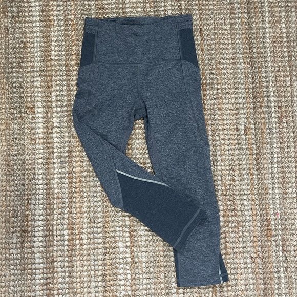 Lululemon cropped leggings size 2 - Picture 2 of 6